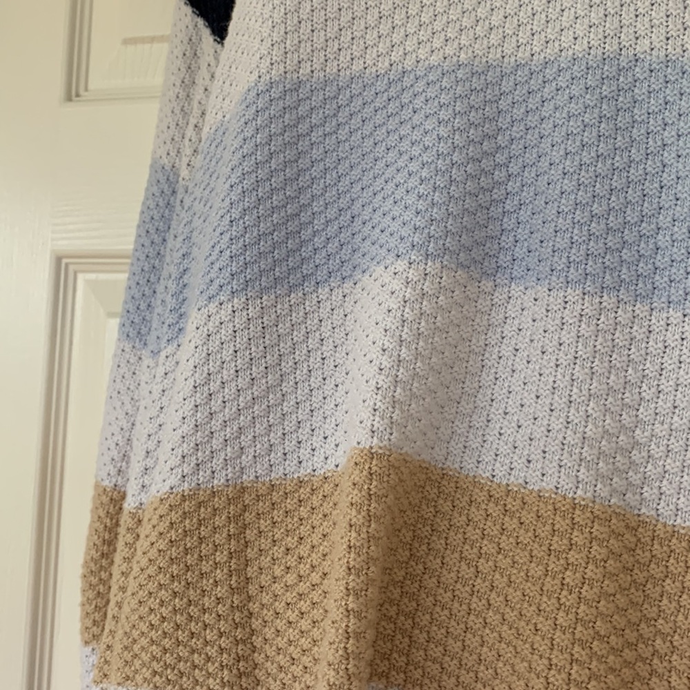 Hollister Sweater - Picture 2 of 4